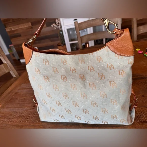 DOONEY & BOURKE Shoudler Bag - Picture 3 of 15